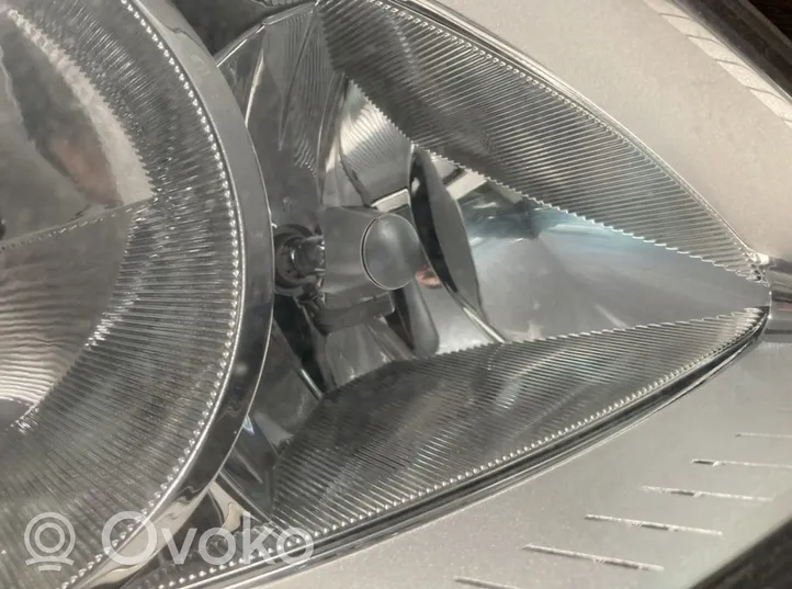 Mercedes-Benz Vito Viano W639 Lampa przednia A6398201961