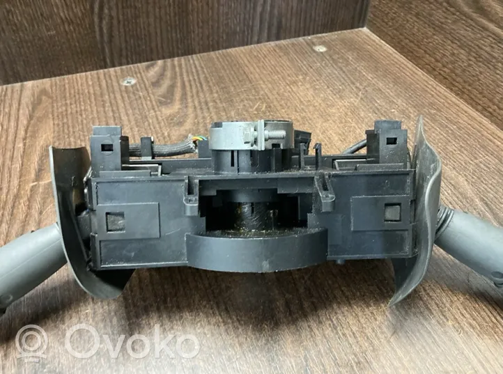 Iveco Daily 4th gen Leva/interruttore dell’indicatore di direzione e tergicristallo 69500207