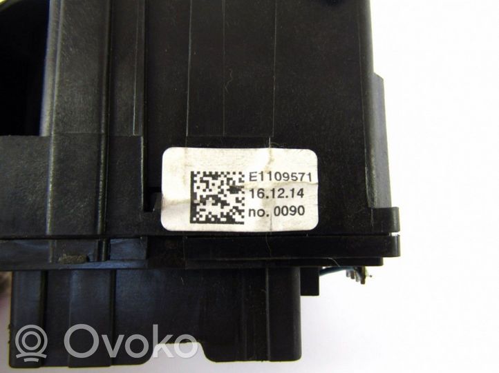 Renault Twingo III Wiper switch 