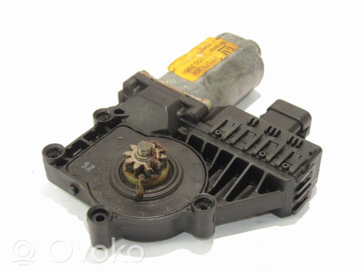 Opel Zafira A Front door window regulator motor 