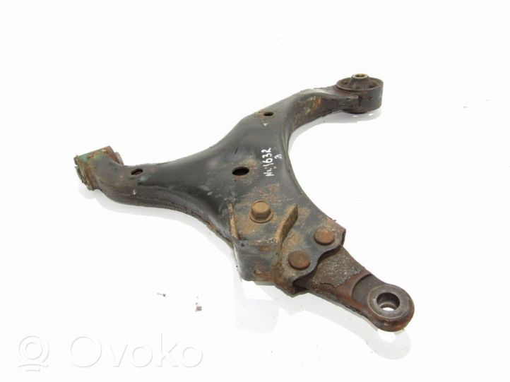 KIA Carens II Front lower control arm/wishbone 