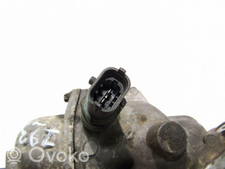 Opel Zafira A Boîtier de thermostat 