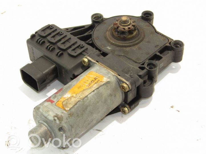 Opel Zafira A Front door window regulator motor 