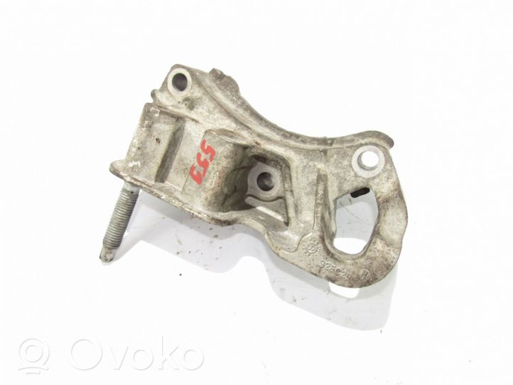 Volvo C30 Engine mounting bracket 