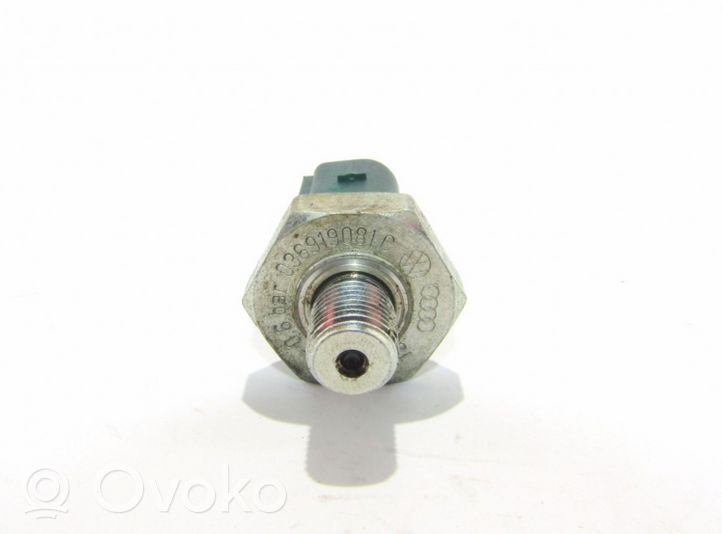 Volkswagen Polo V 6R Oil pressure sensor 