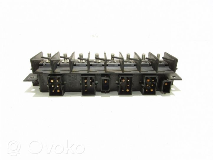 Audi A8 S8 D2 4D Module de fusibles 