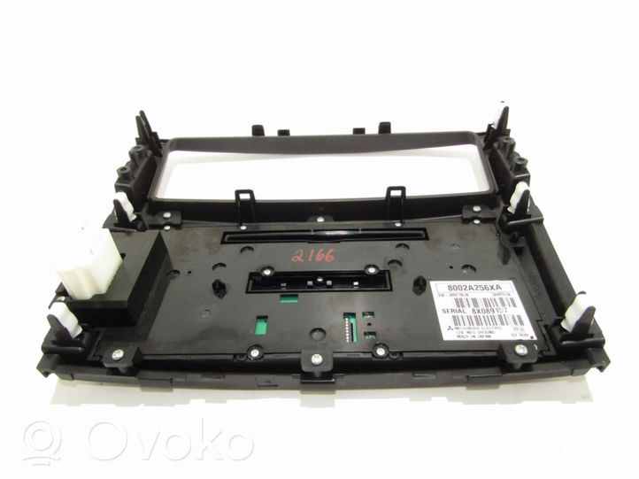 Mitsubishi Pajero Panel / Radioodtwarzacz CD/DVD/GPS 