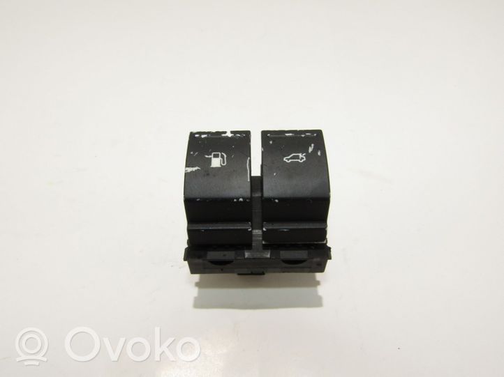 Volkswagen Touareg I Fuel tank opening switch 