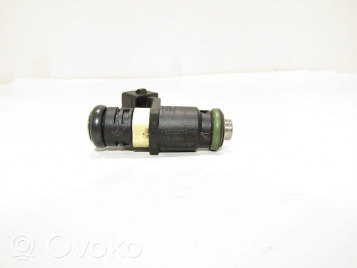 Renault Clio III Fuel injector 