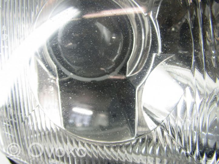 Audi A8 S8 D2 4D Lampa przednia 