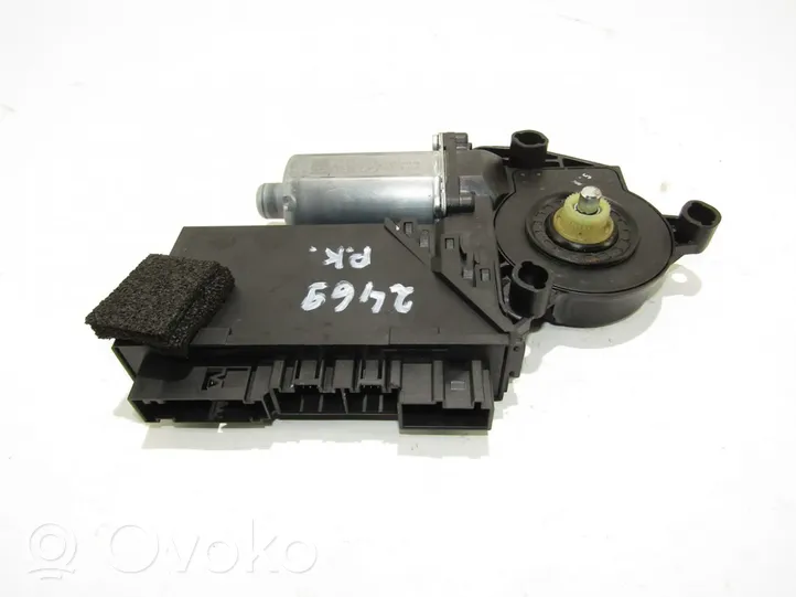 Volkswagen Touareg I Front door window regulator motor 