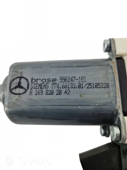 Mercedes-Benz B W245 Silniczek podnoszenia szyby drzwi tylnych 