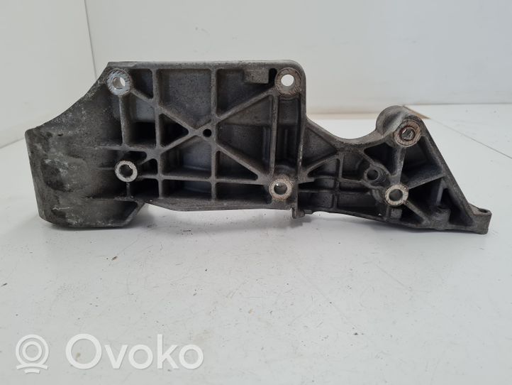 Volkswagen New Beetle Soporte del alternador 045903113C