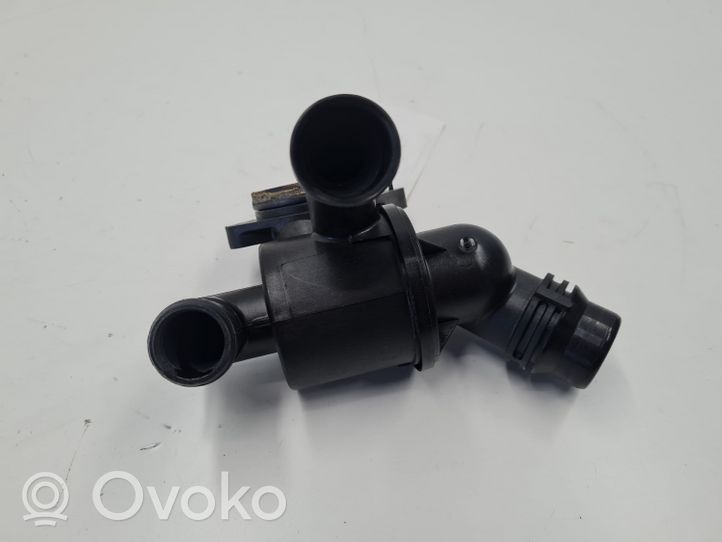 Audi A4 S4 B8 8K Termostaatin kotelo 03L121111AD