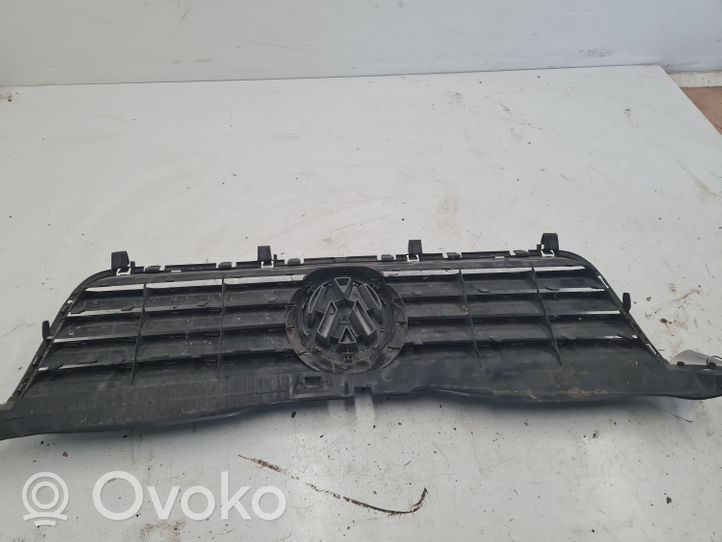 Volkswagen PASSAT B5.5 Griglia anteriore 3B0653651L