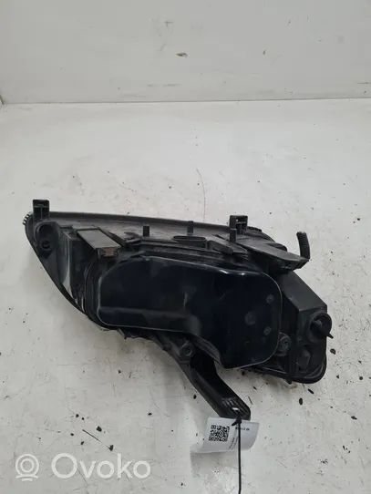 Ford C-MAX I Lampa przednia 