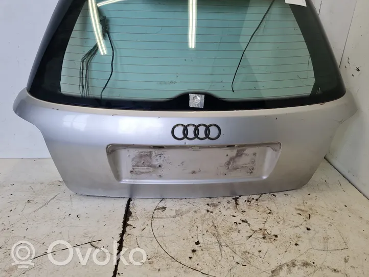 Audi A4 S4 B5 8D Tylna klapa bagażnika 