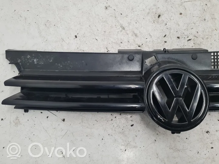 Volkswagen Golf IV Etusäleikkö 1J0853655B