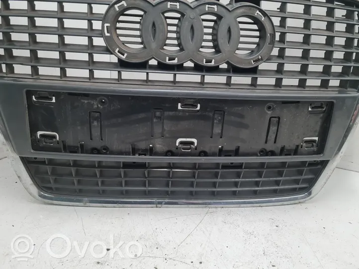 Audi A6 S6 C6 4F Grille calandre supérieure de pare-chocs avant 