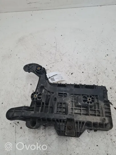 Volkswagen PASSAT B6 Battery tray 1K0915333