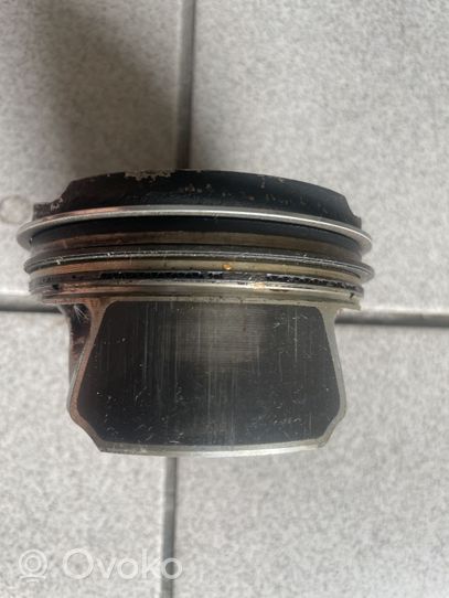 BMW 1 F20 F21 Piston 11258619196