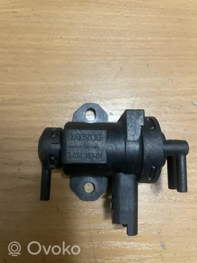 Ford Kuga II Vacuum valve 3024363