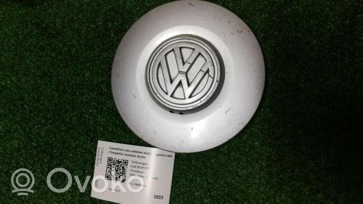 Volkswagen Golf III Заводская крышка (крышки) от центрального отверстия колеса 1H0601151B