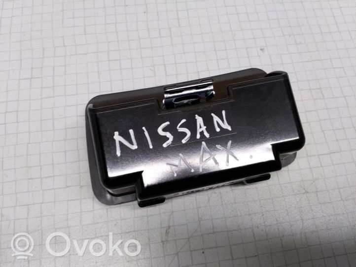 Nissan Maxima Popielniczka deski rozdzielczej 