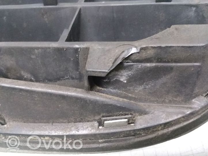 Opel Zafira A Etupuskurin ylempi jäähdytinsäleikkö 90580685