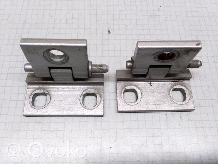 Volvo V70 Front door hinge set 