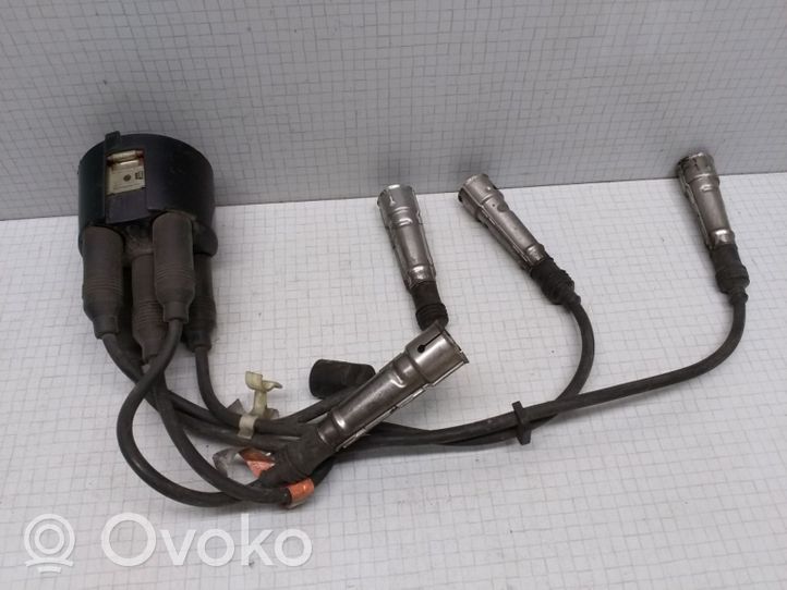 Audi 80 90 B3 Kopułka rozdzielacza zapłonu 0300413111