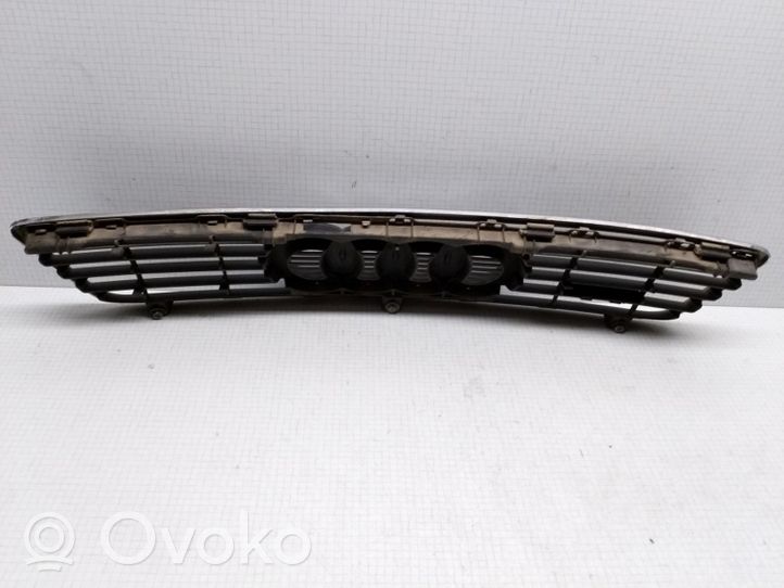 Audi A6 S6 C4 4A Grotelės viršutinės 4A0853651C