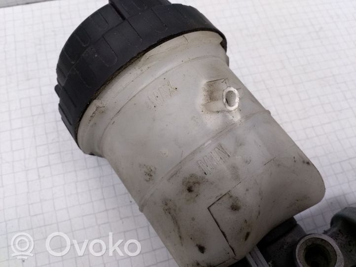 Mitsubishi Carisma Główny cylinder hamulca L481373