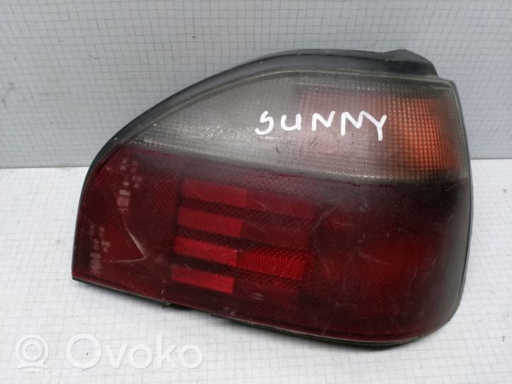 Nissan Sunny Aizmugurējais lukturis virsbūvē 