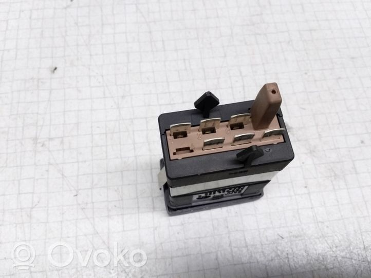 Volkswagen PASSAT B5.5 Seat heating switch 3B0963564C