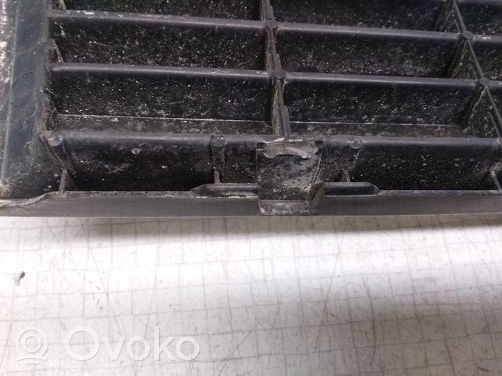 Audi 80 90 B3 Grotelės viršutinės 893853655