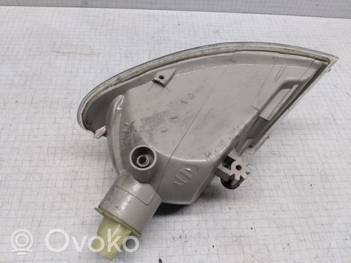 Opel Astra F Indicatore di direzione anteriore 084421511RF