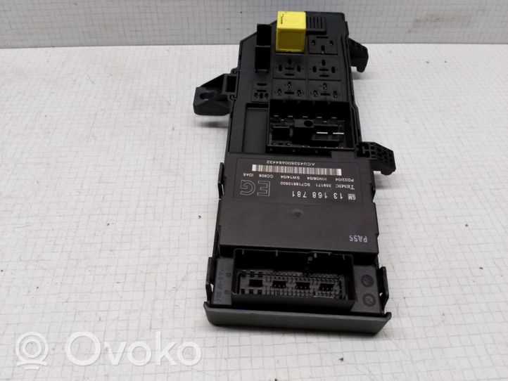 Opel Vectra C Fuse module 13168781EG