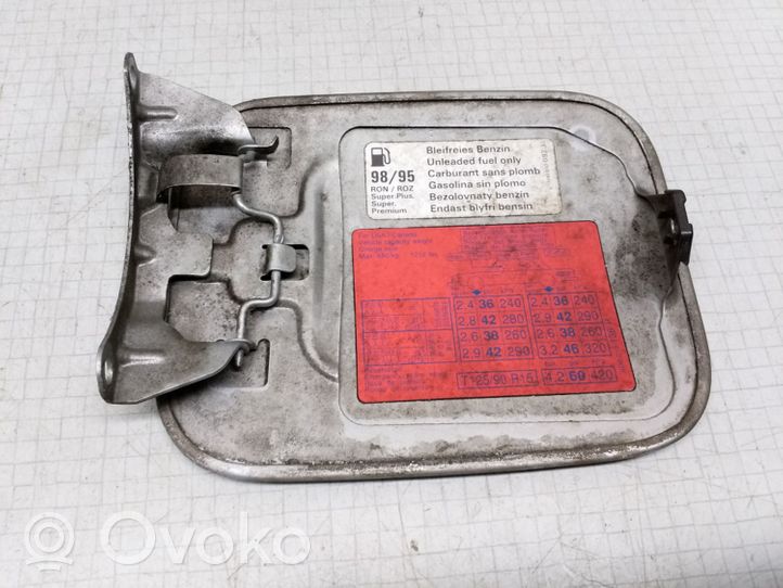 Audi A4 S4 B5 8D Bouchon, volet de trappe de réservoir à carburant 8D0010136P