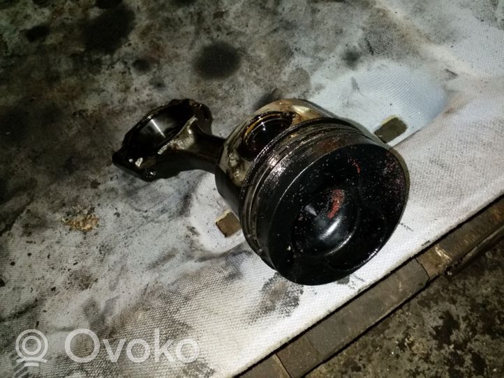 Audi A4 S4 B6 8E 8H Piston 