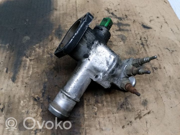 Volkswagen Bora Boîtier de thermostat / thermostat 038121133A