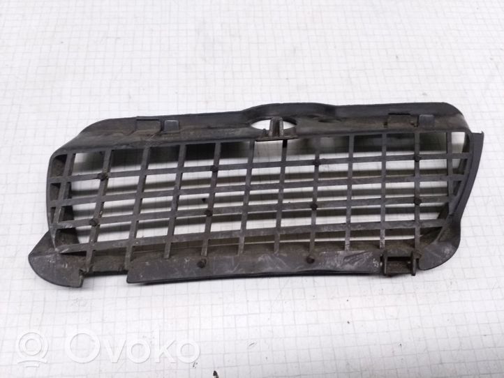 Volkswagen Golf III Grille inférieure de pare-chocs avant 1H6853665