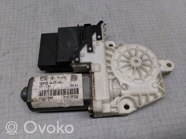 Volkswagen Golf IV Galinis varikliukas langų pakėlėjo 101438203