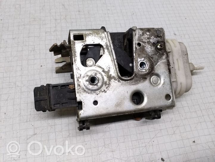 Audi A6 S6 C4 4A Etuoven lukko 4A1837016D