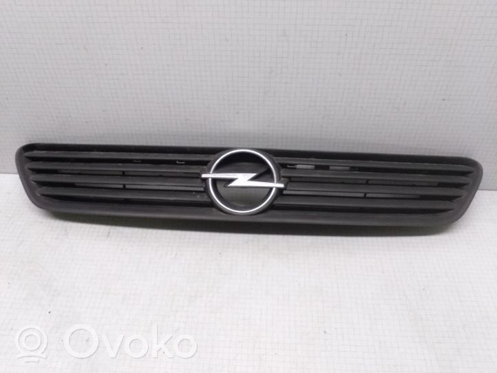 Opel Astra G Etupuskurin ylempi jäähdytinsäleikkö 90588120