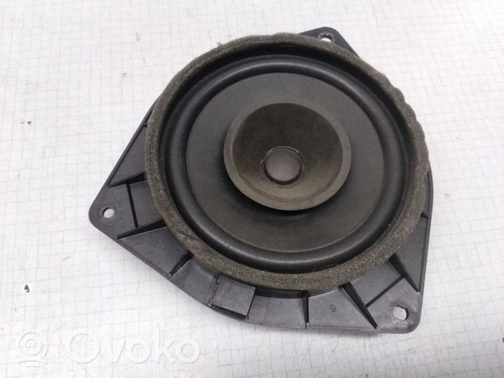 Toyota Corolla E120 E130 Subwoofer-bassokaiutin 8616002380