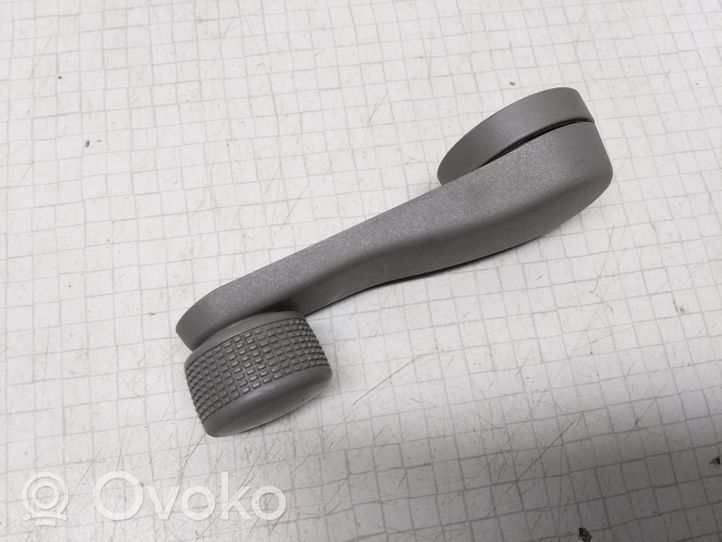 Skoda Octavia Mk1 (1U) Ручка для открытия окна 1H0837581D