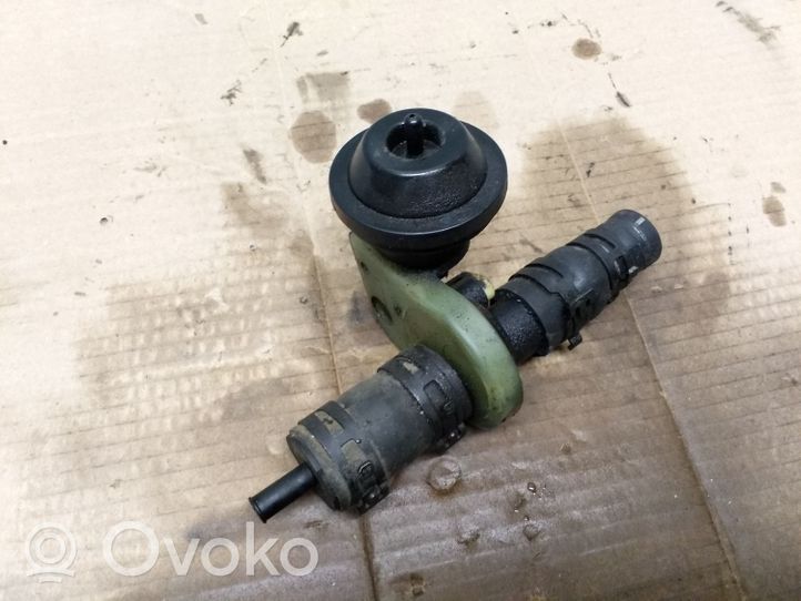 Volkswagen PASSAT B5.5 Valvola di regolazione del liquido di raffreddamento e del riscaldatore 4A0819809