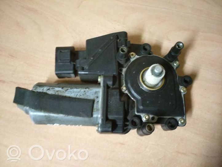 Audi A6 S6 C4 4A Priekinis varikliukas langų pakėlėjo 4A0959802B