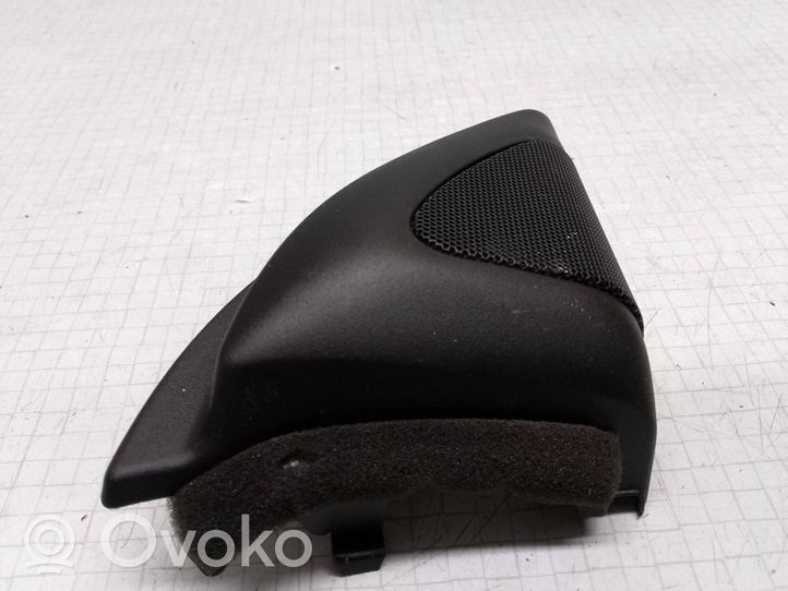 Toyota Corolla E120 E130 Maskownica głośnika bocznego deski rozdzielczej 6749112480